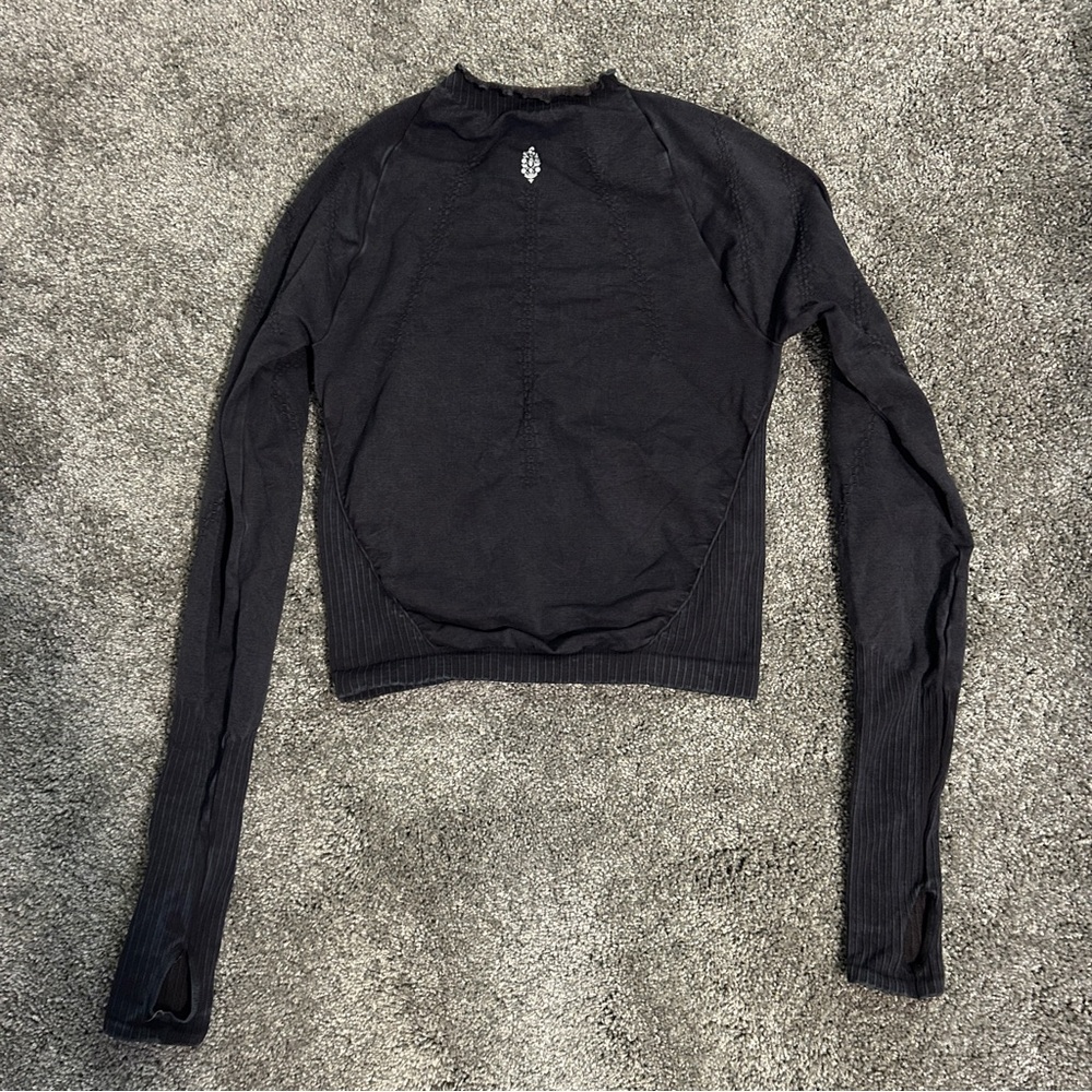 athletic top - Picture 2 of 4